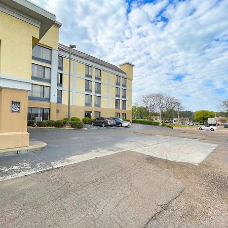Oyo Townhouse Jackson - Ridgeland Hotell Exteriör bild