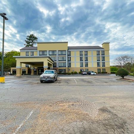 Oyo Townhouse Jackson - Ridgeland Hotell Exteriör bild