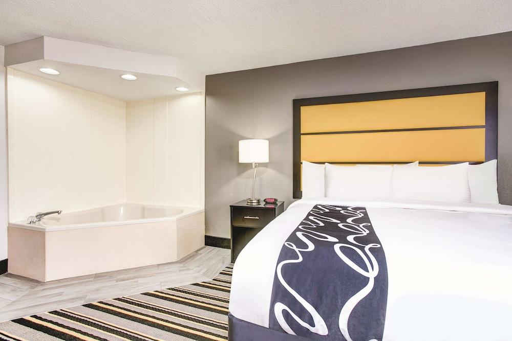 Oyo Townhouse Jackson - Ridgeland Hotell Exteriör bild