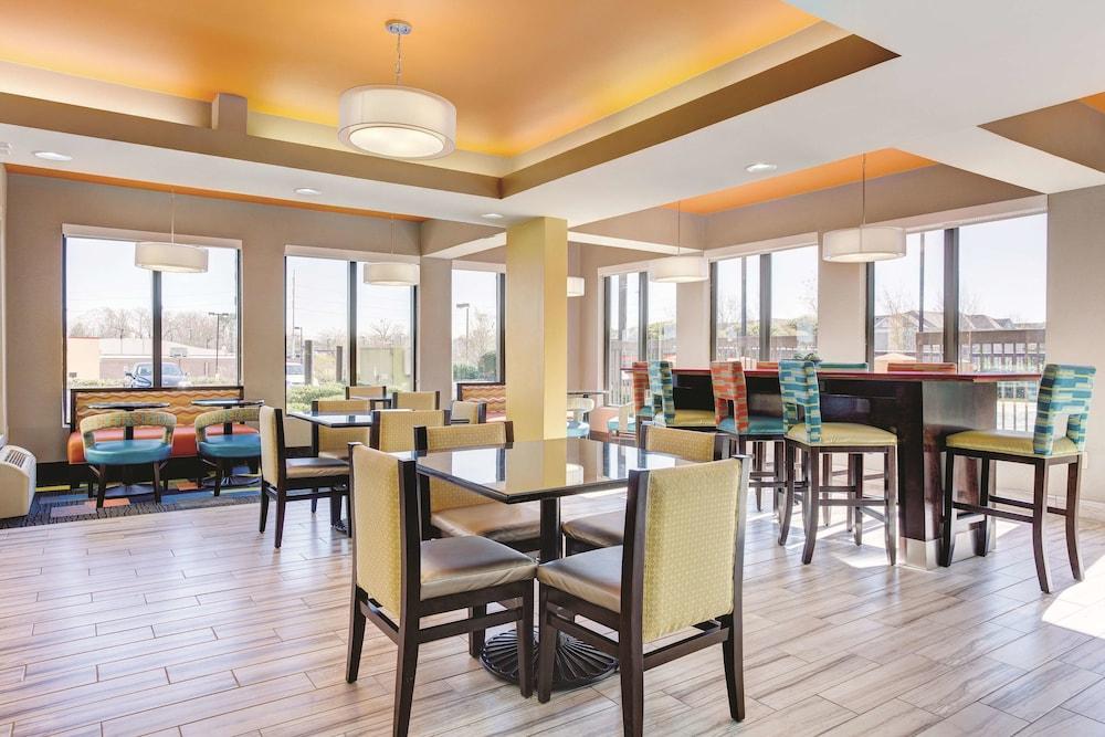 Oyo Townhouse Jackson - Ridgeland Hotell Exteriör bild