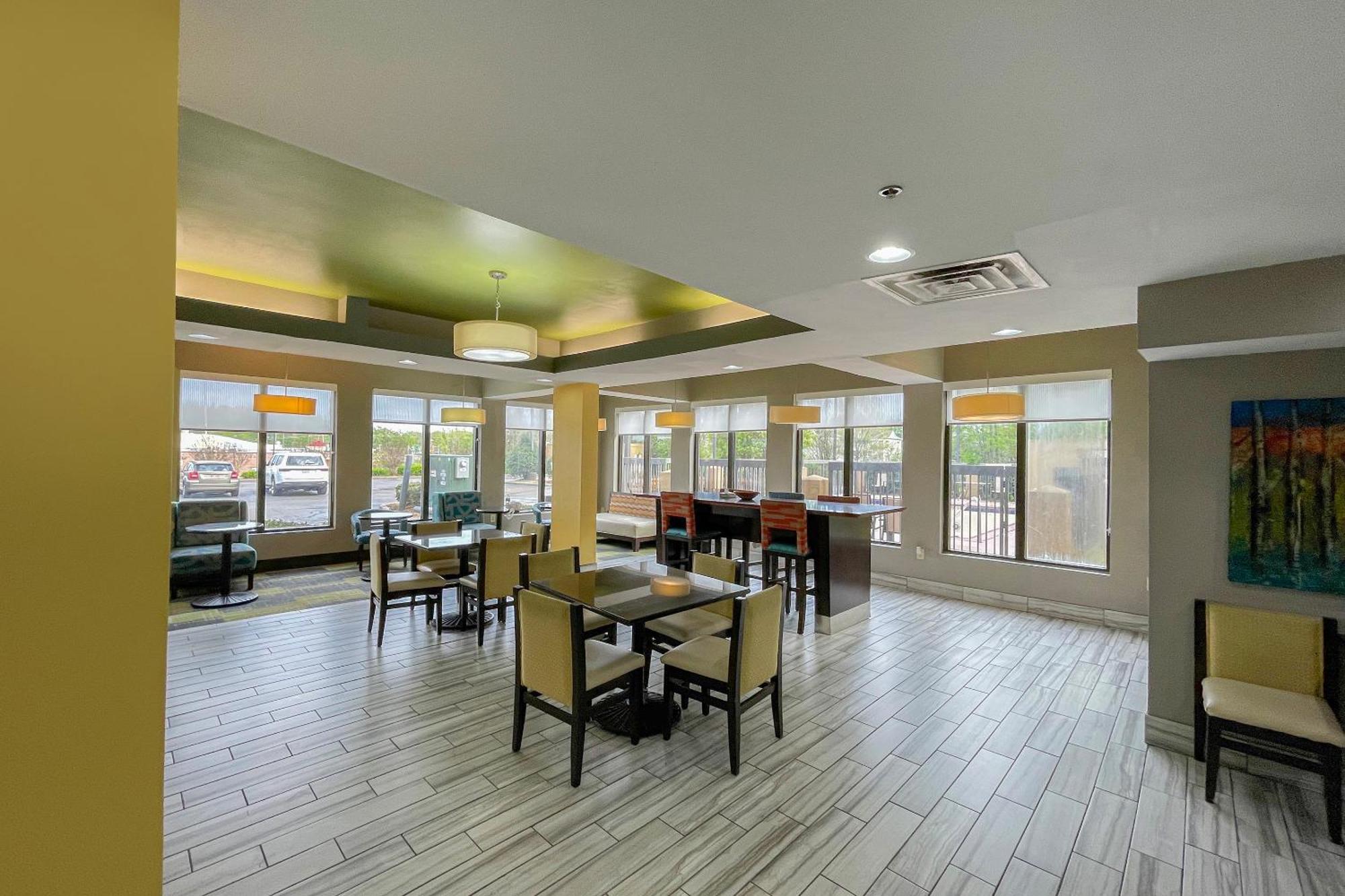 Oyo Townhouse Jackson - Ridgeland Hotell Exteriör bild