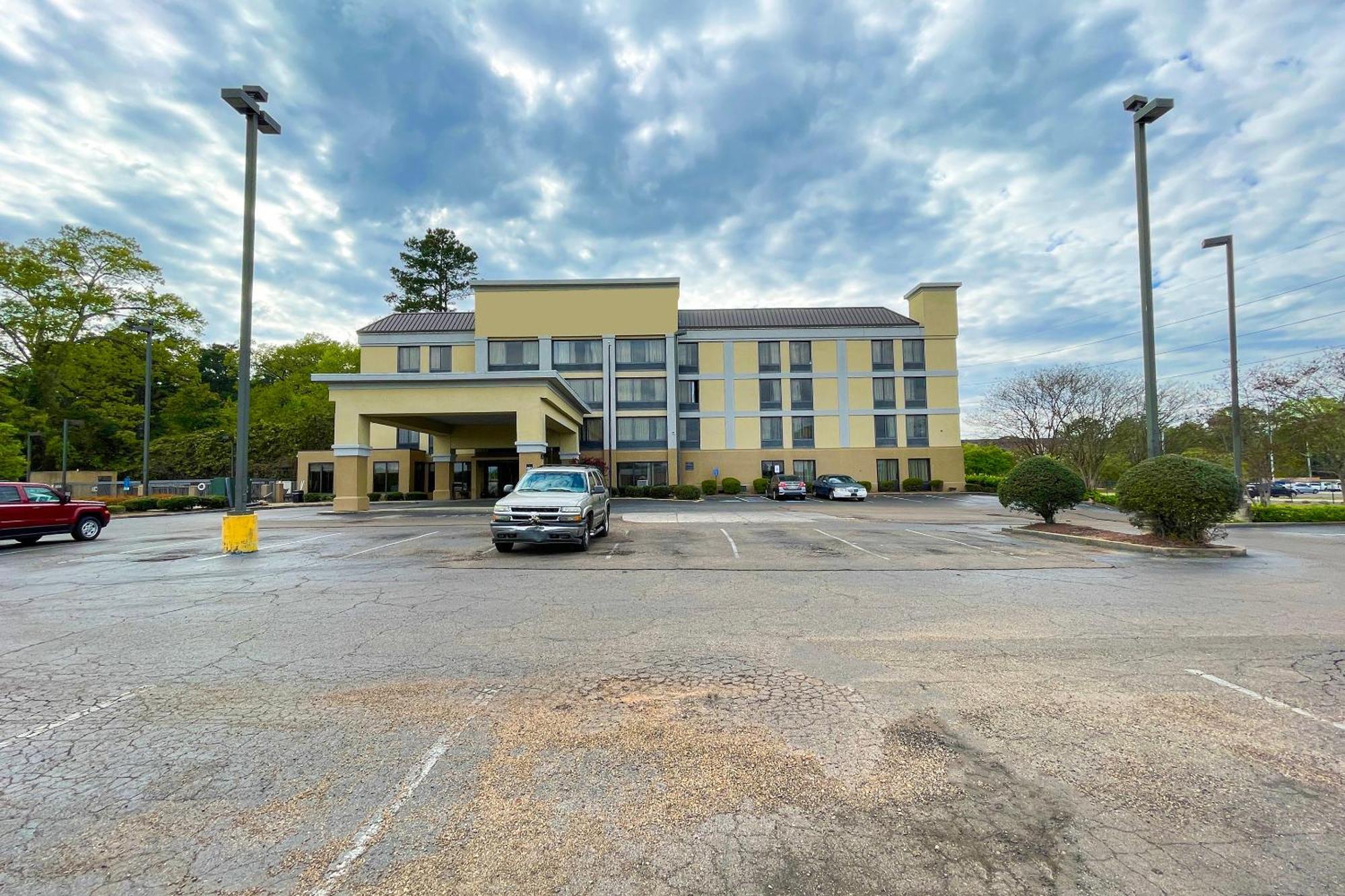 Oyo Townhouse Jackson - Ridgeland Hotell Exteriör bild